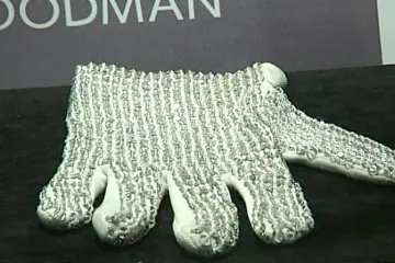 Jacksonova rukavica na aukciji "otišla" za 49.000 $