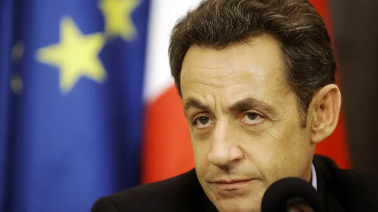 Sarkozy ne podnosi visoke ljude u svojoj blizini!