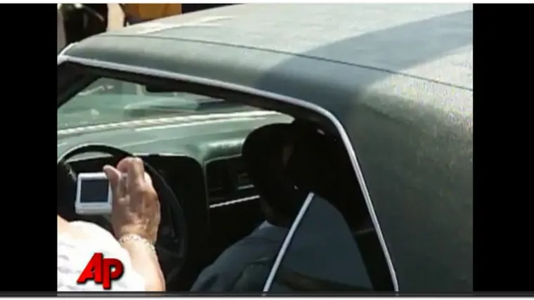 Pokopan za volanom Pontiaca