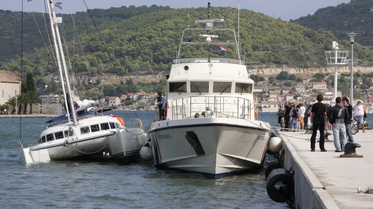 Drama kod Visa: Skoro potonuo katamaran!