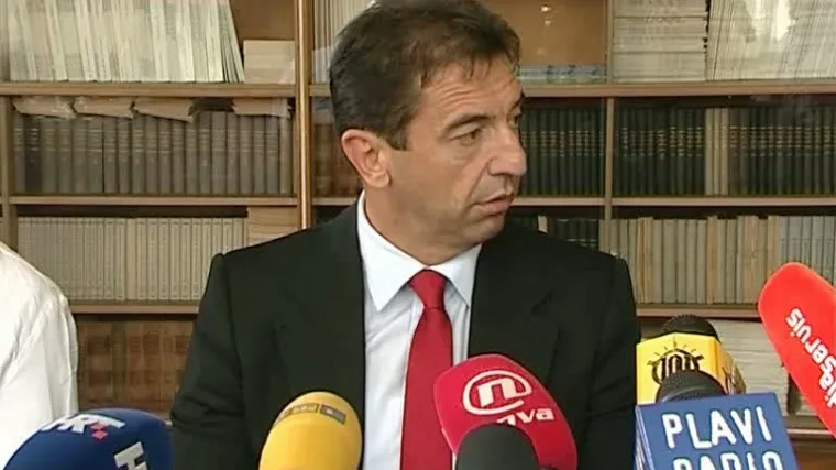 Zabrana jo&scaron; na snazi, mičite pepeljare!