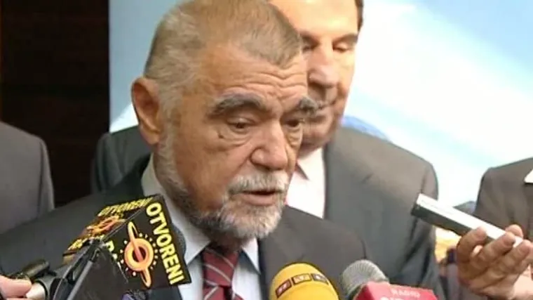 Mesić opet u ratu s Crkvom