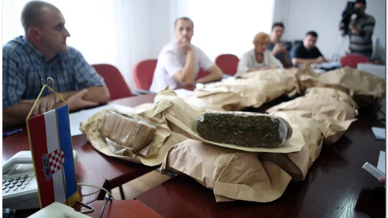 U Brodu "palo" 13 kg marihuane