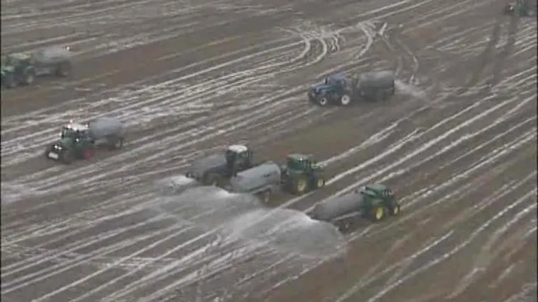 Mlijekom zalijevali oranice