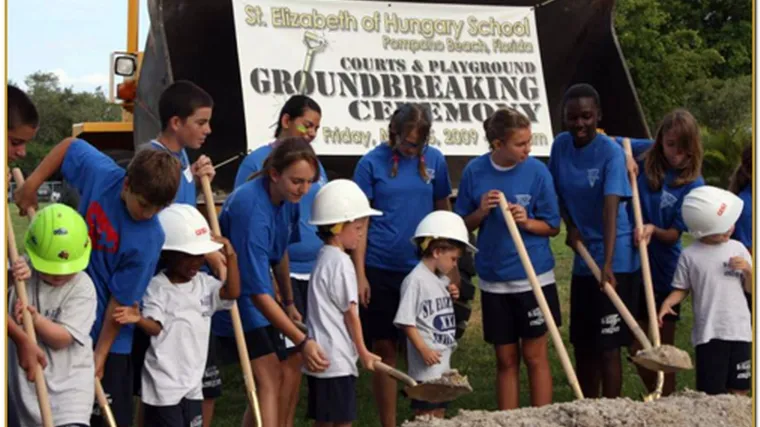 Mali Mađari vole piće i cigarete