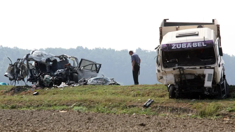 Obitelj spre&scaron;ana pod kotačima &scaron;lepera