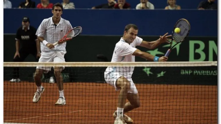 Tenisači pokleknuli i u igri parova