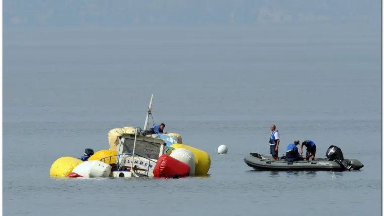 Hrvati izvukli brod iz Ohridskog jezera