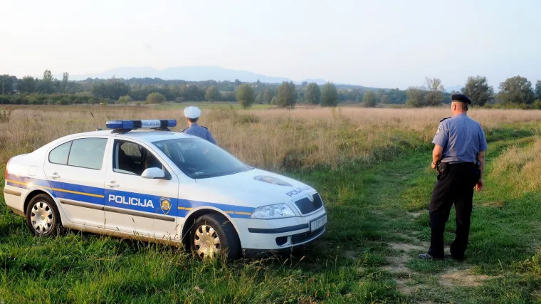 Naoružan i opasan bježi po Zagorju