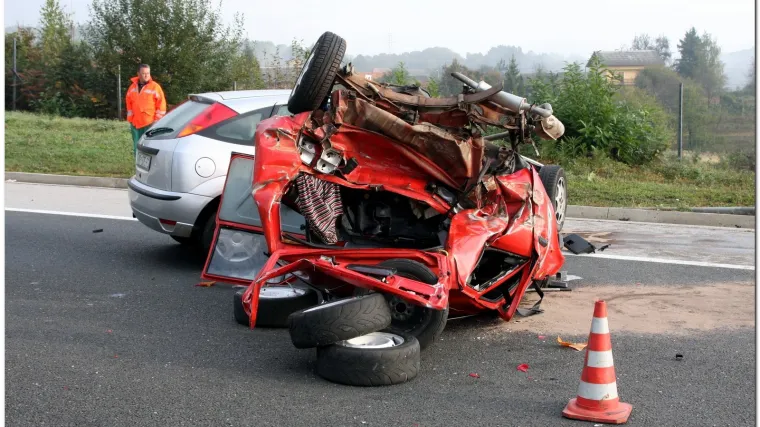 Pijani vozač te&scaron;ko ozlijedio mladiće