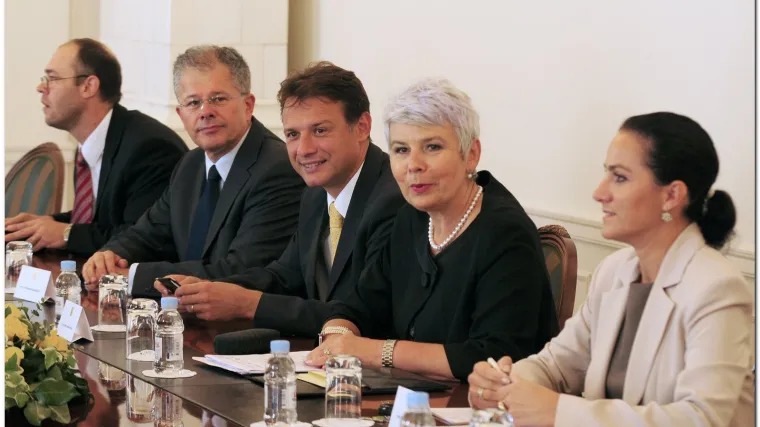 Kosor naredila smjenu konzula