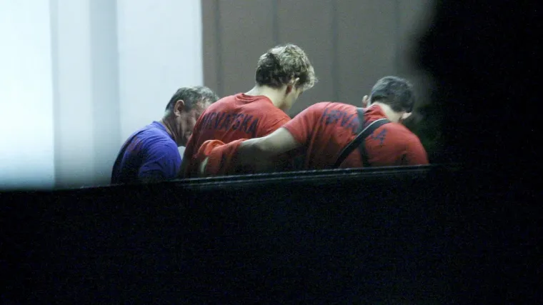 Mrtve pijane 'Bilić boyse' unosili u hotel