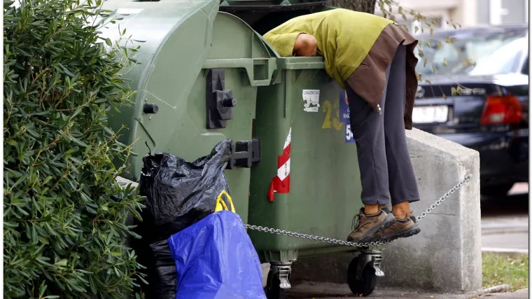 U kontejneru prona&scaron;la devet bombi