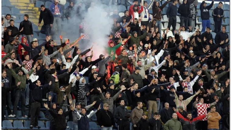 Kosor: Cenzurirati divljanje navijača!