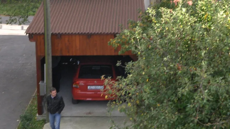 Zatvorio se u garažu i prijetio suicidom