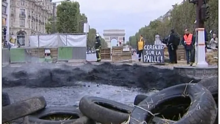 Seljaci zapalili Elizejske poljane