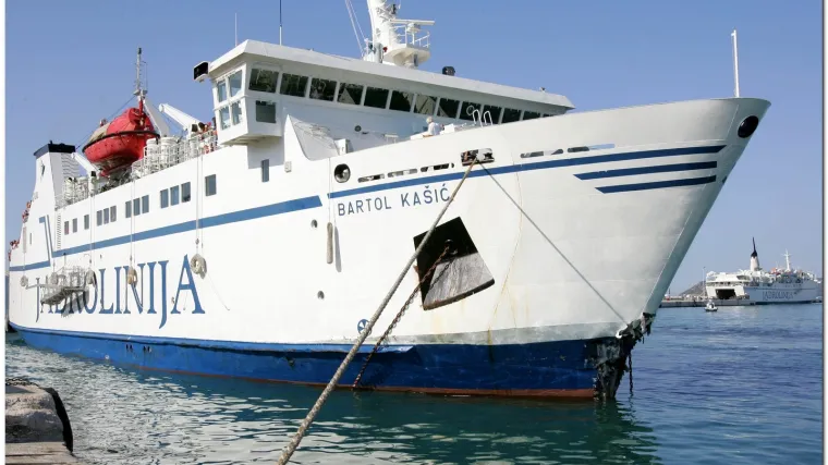 Trajekt Bartol Ka&scaron;ić opet udario u obalu