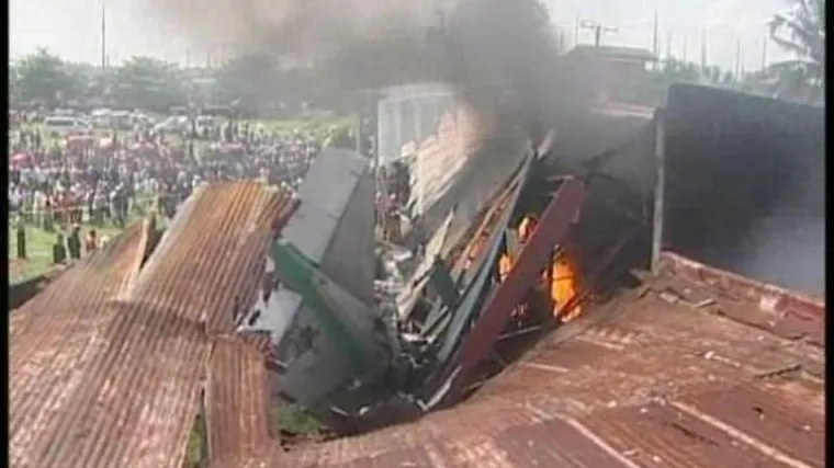 Avion se sru&scaron;io na kuće