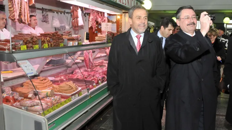 Turci Bandiću daju autobuse za izbore