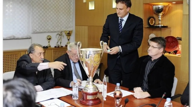 Dinamo na Pomorac, Hajduk na Zagreb