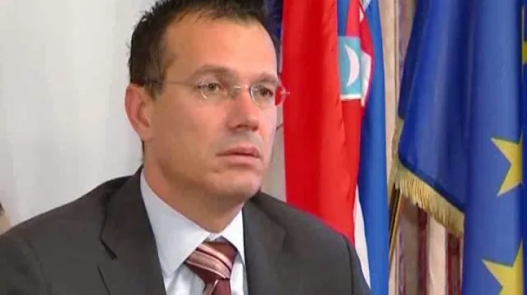 Ostavka Kalmetine desne ruke