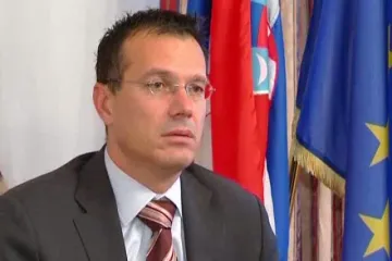 Ostavka Kalmetine desne ruke