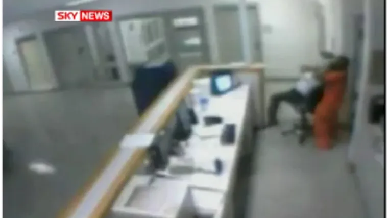 Čuvara od napada spasili zatvorenici