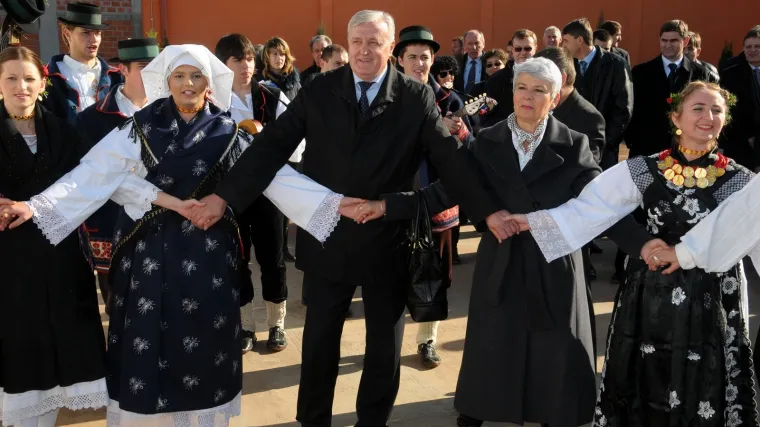 Kosor zaplesala u kolu