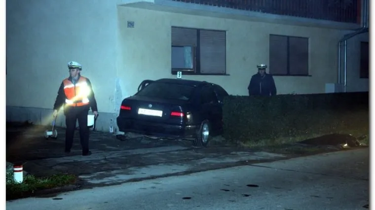 Mladić se zabio u zid i poginuo