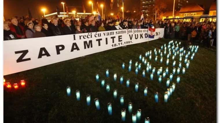 Svijeće u spomen na žrtvu Vukovara