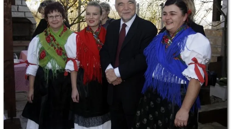 Za Pantovčak se bori 12 kandidata