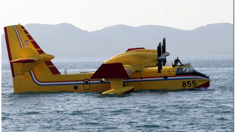 Kanader prislino sletio kod zadarskih orgulja