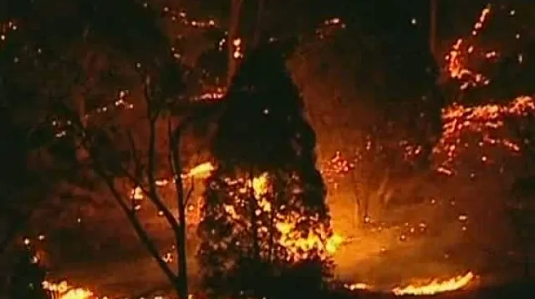 Australijom divlja 100 požara