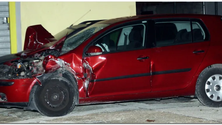 Svećenik se zabio u kamion i poginuo