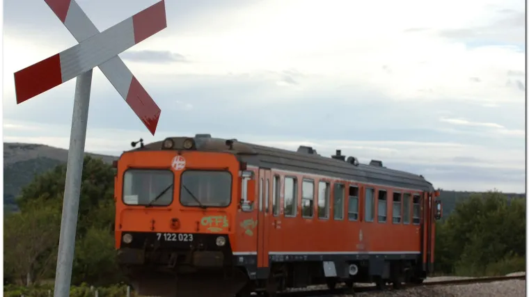 Radno vozilo HŽ-a iskočilo iz tračnica