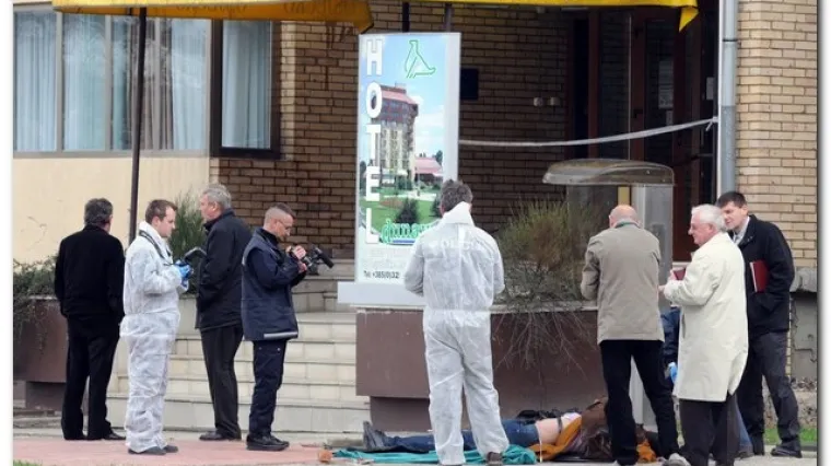 Vukovar: Le&scaron; pred ulazom u hotel