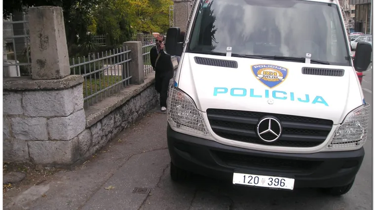 Otkrili kombi pun Albanaca ilegalaca