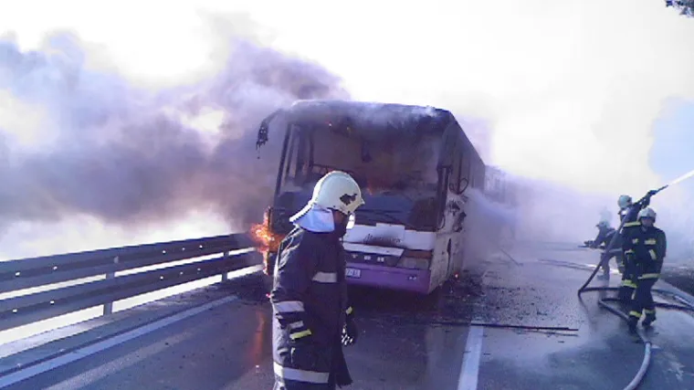 Buktinja progutala bus kod Makarske