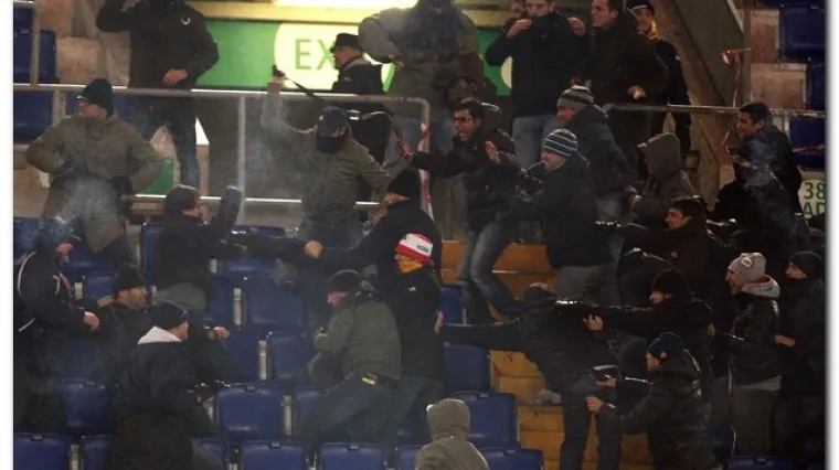 Romi gradski derbi uz divljanje navijača