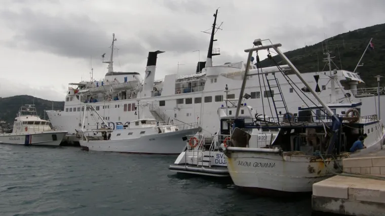 Ulovili Talijane u ilegalnom kočarenju