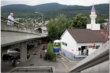 Švicarac na dimnjaku izgradio minaret