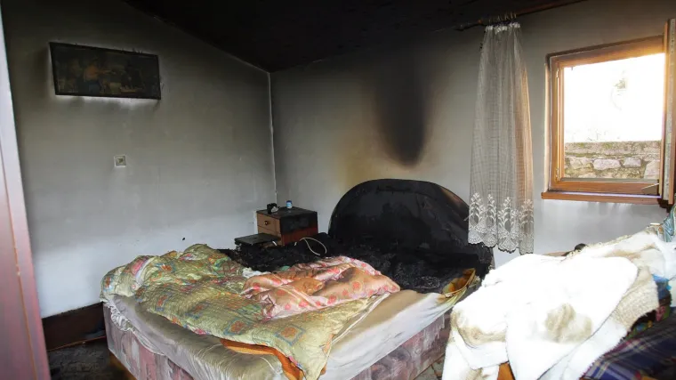 Noćna lampica zapalila krevet, starica se ugu&scaron;ila