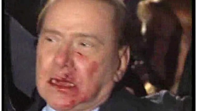 Psihički bolesnik opet krenuo na Berlusconija