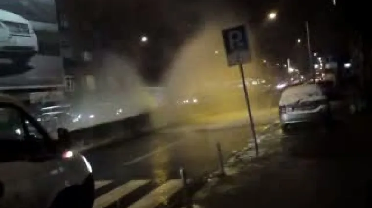 Razvalio hidrant, pobjegao i iza sebe ostavio poplavu