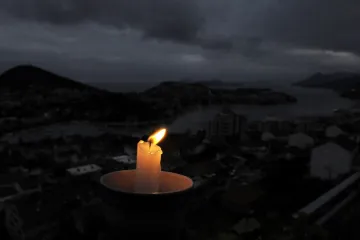 Dubrovčani postupno gase svijeće