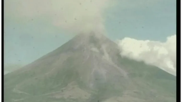 Vulkan počeo izbacivati lavu