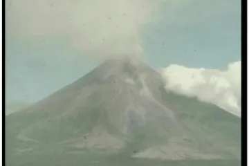 Vulkan počeo izbacivati lavu