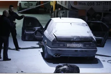 BMW se zapalio na pumpi