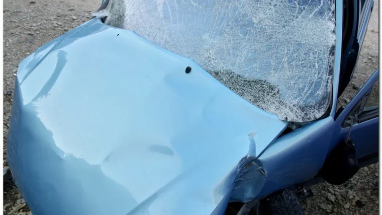 Mladić poginuo, četvorica ozlijeđeni