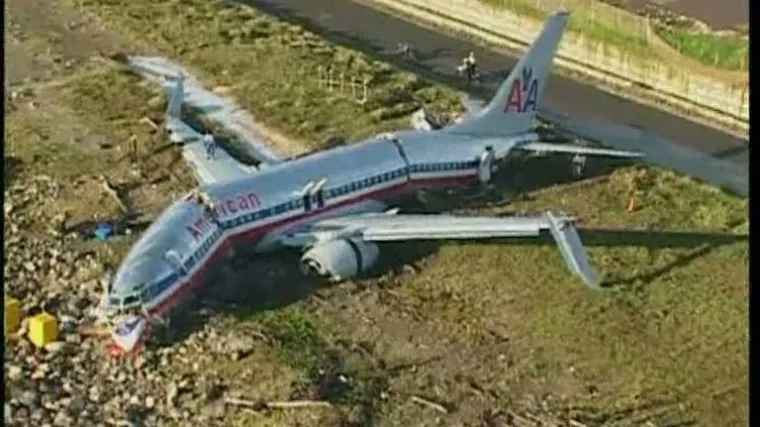 Avion se prepolovio prilikom slijetanja